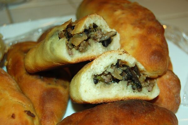 “Pirozhki: Kuliner Rusia yang Menggugah Selera”