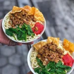 Mie Ayam Pangsit: Lezatnya Kombinasi Rasa dan Tekstur
