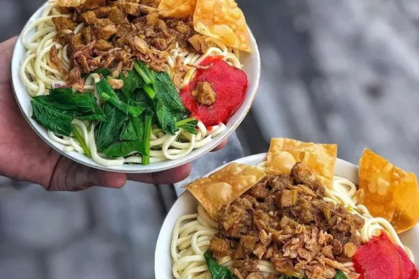 Mie Ayam Pangsit: Lezatnya Kombinasi Rasa dan Tekstur